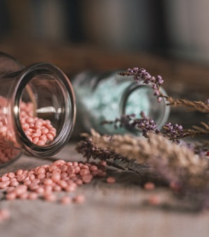 Hotwax display i glas – voksprodukter til skønhedsklinikker